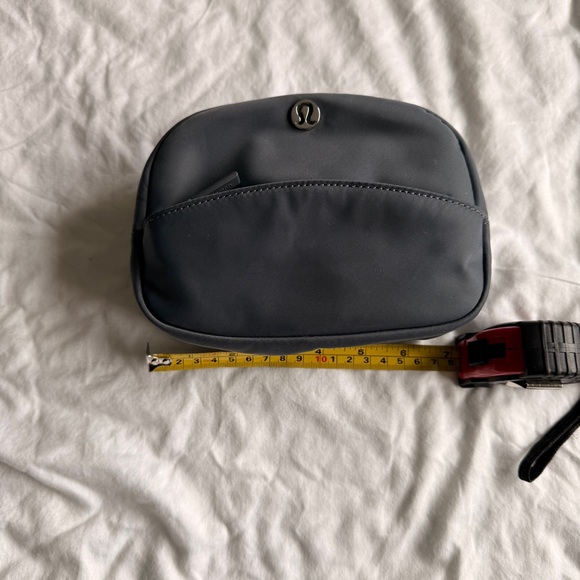 Lululemon City Essentials Pouch | Navy Blue | 2L Mini | - Picture 2 of 7